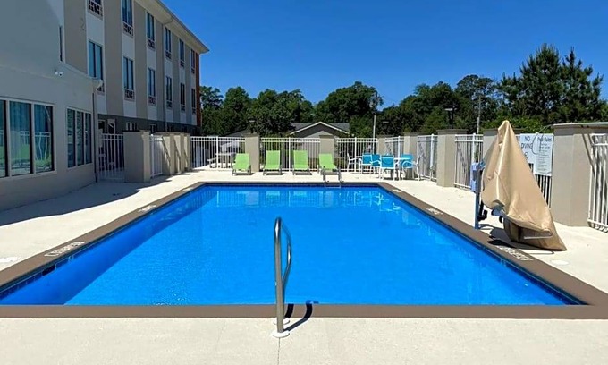Enterprise Hotel | 2-Star Hotel ∙ Holiday Inn Express & Suites - Enterprise, an IHG Hotel