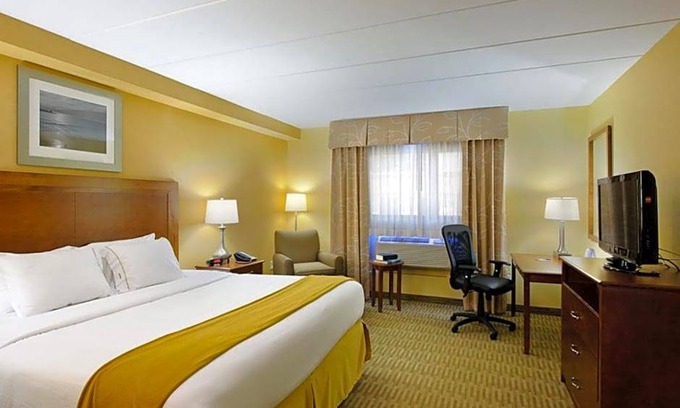 Essington Hotel | 2-Star Hotel ∙ Holiday Inn Express Philadelphia Airport, an IHG Hotel