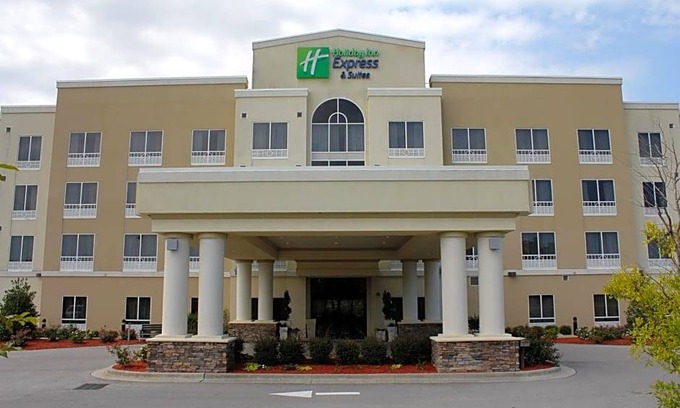 Havelock Hotel | 2-Star Hotel ∙ Holiday Inn Express & Suites Havelock Northwest New Bern, an IHG Hotel