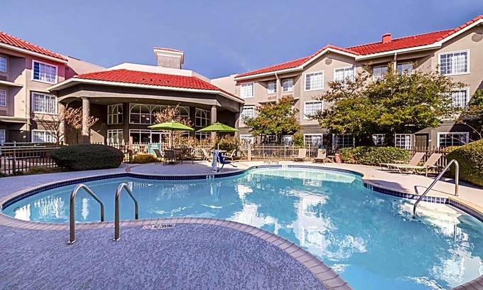 North Burnet Hotel | 2-Star Hotel ∙ La Quinta by Wyndham Austin at The Domain