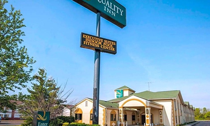 Franklin Hotel | 2-Star Hotel ∙ Quality Inn Franklin I-65
