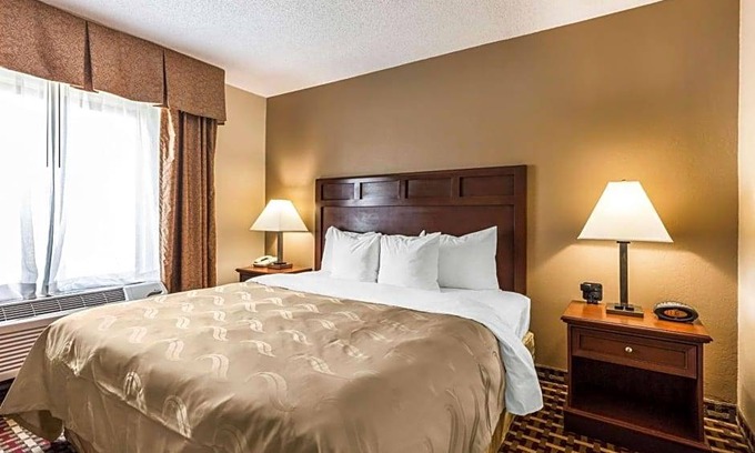 Paducah Hotel | 2-Star Hotel ∙ Quality Suites Paducah