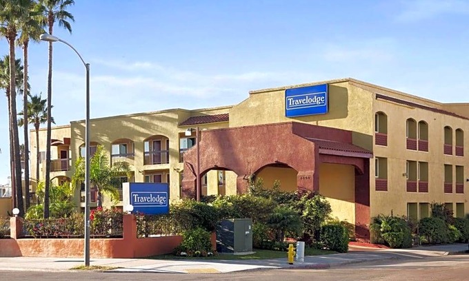 Barrio Logan Hotel | 2-Star Hotel ∙ Travelodge by Wyndham San Diego Downtown Convention Center