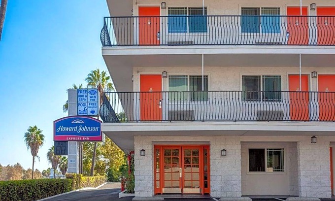 Mission Valley West Hotel | 2-Star Hotel ∙ Howard Johnson by Wyndham San Diego Hotel Circle