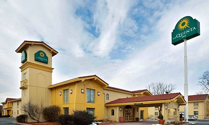 North Central Omaha Hotel | 2-Star Hotel ∙ La Quinta Inn by Wyndham Omaha West