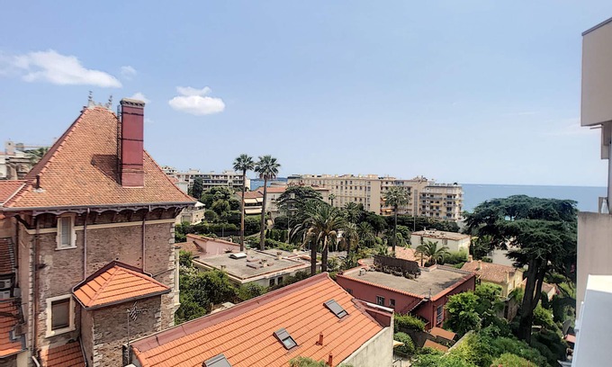 Cannes Apartment | 2 steps from the Midi beaches, terrace, 252L/BOU