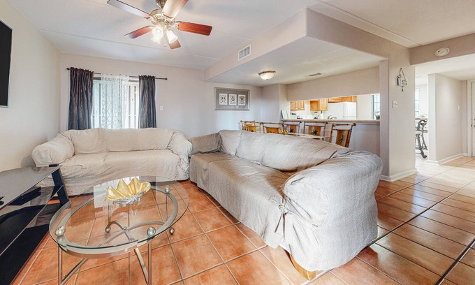 South Padre Island Condo | 2-story condo with on-site pool & pool views - private balcony & washer/dryer