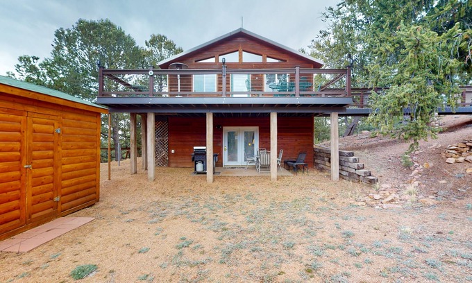 Rainbow Valley House | 2-story mtn-view home with grill, washer/dryer, streaming, patio, deck, kitchen