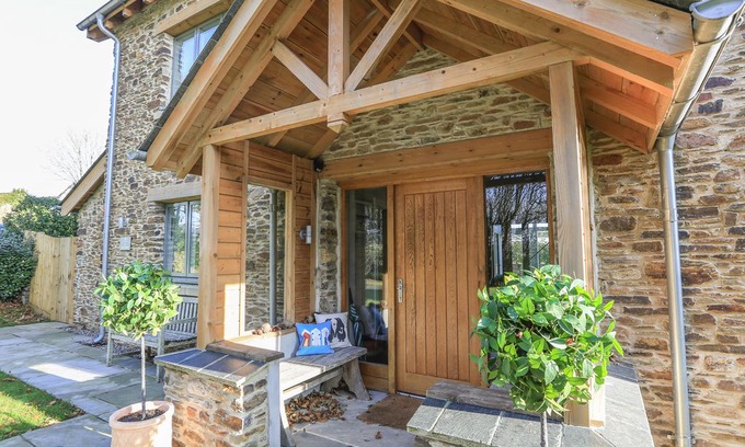 Bugford Cottage | 2 The Drive, Hillfield Village, DARTMOUTH