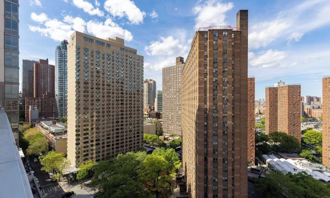 Upper East Side Hotel | 2 Units with 2 Queen Beds at Courtyard New York Manhattan/Upper East Side!