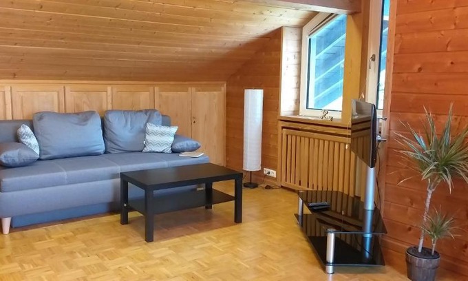Munchen District Apartment | 2-Zimmer DG-Apartment mit eigener Sauna