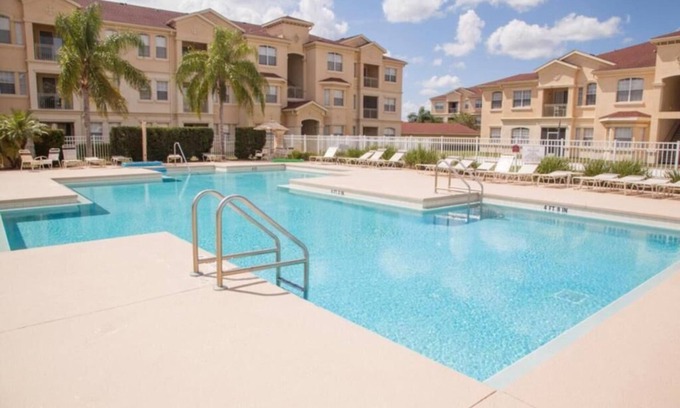 Loughman Condo | 20 minutes to the theme park! Family- sized condo with private patio