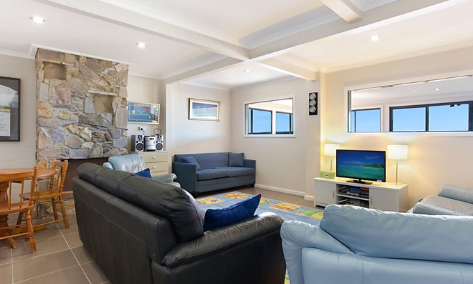 Dalmeny House | 20 Mummaga Way Dalmeny