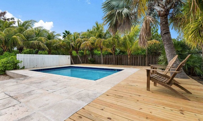 Leeward Settlement House | 20%OffSept 12&13 StepsToSand, Amazing Pool/Reviews
