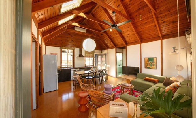 Huskisson Cabin | 20 People/9 Bedroom/13 Beds Cabin Compound in the heart of Huskisson
