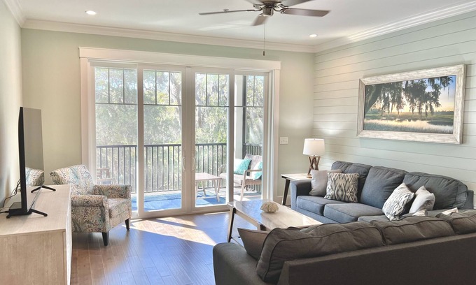 Jekyll Island Condo | 20% weekly discount! 3 BR Condo. End Unit. Walk to Marina & Zachrys!