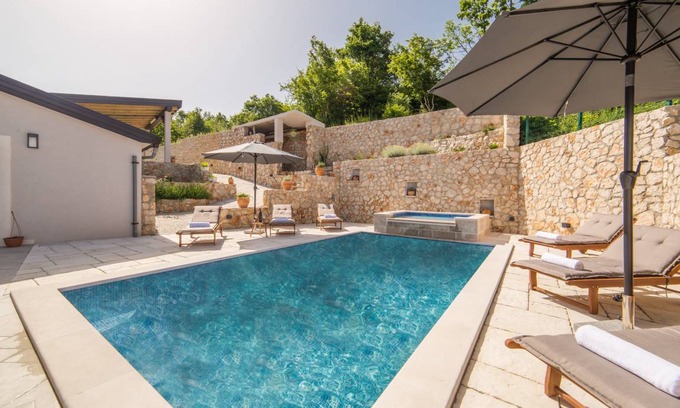 Cista Provo Villa | 200 m² Villa ∙ 3 bedrooms ∙ 6 guests