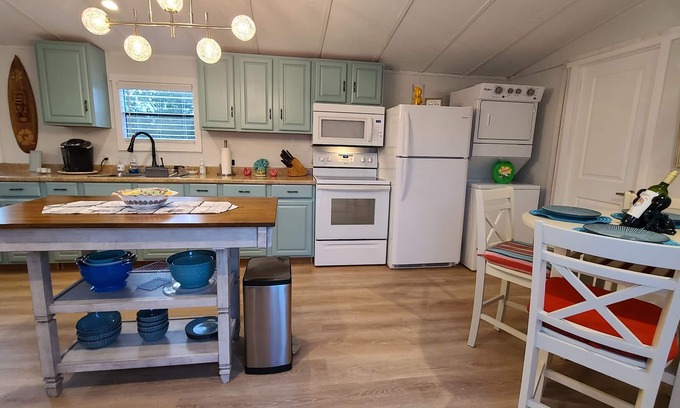 Key Largo Cottage | 200ft of Waterfront with Tiki & Heated Pool - Boaters Paradise