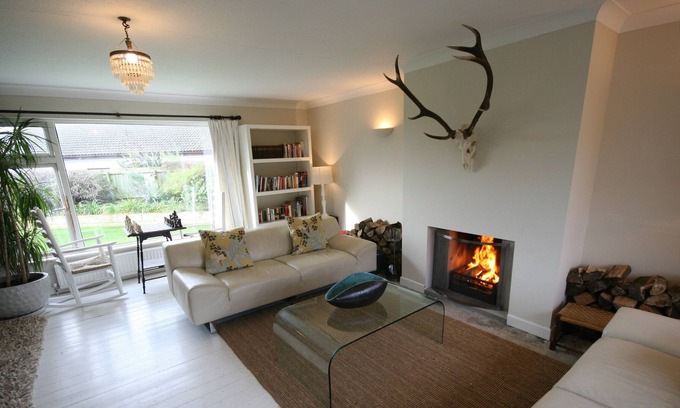 Croyde Bay House | 200m from Croyde beach, a refurbished 60's bungalow, 5 mins from vill