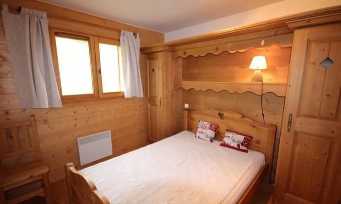 Bisanne 1500 Apartment | 200m from shops, 1st floor, swimming pool, balcony, parking, tv, ski locker, 46m², Les Saisies