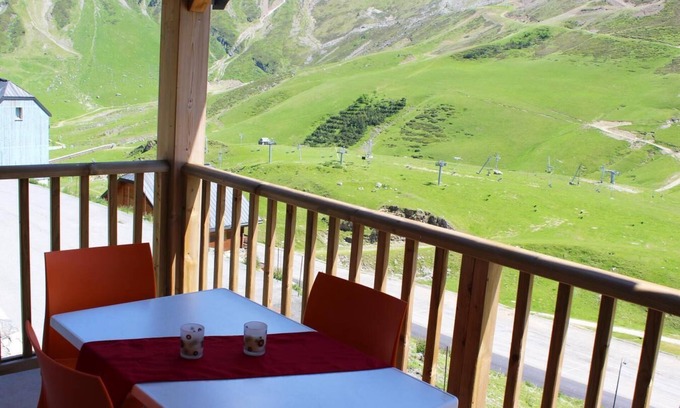 La Mongie Apartment | 200m from shops, swimming pool, terrace, parking, tv, ski locker, 45m², Barèges/La Mongie