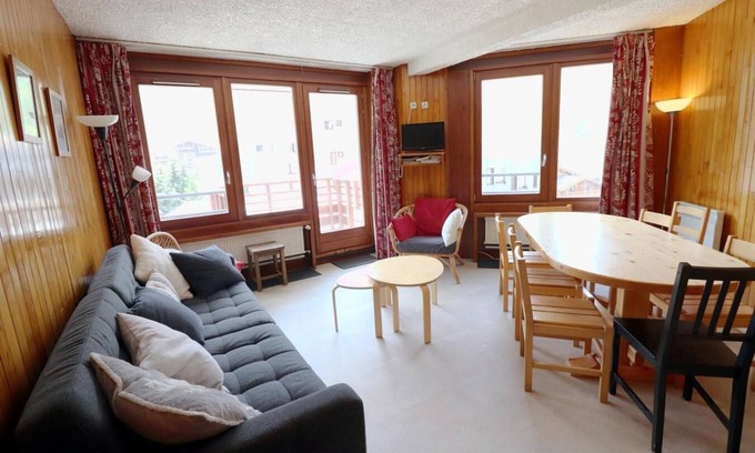 Val Claret Apartment | 200m from ski slopes, 3rd floor, balcony, tv, ski locker, 58m², Tignes