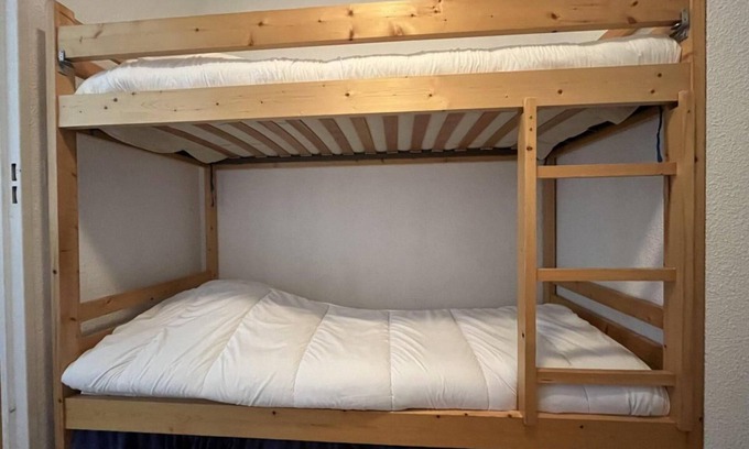 Pra Loup Apartment | 200m from ski slopes, 4th floor, view mountain, tv, 25m², Pra Loup