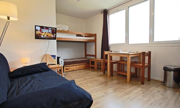 Chamrousse Apartment | 200m from ski slopes, 6th floor, tv, ski locker, 18m², Chamrousse