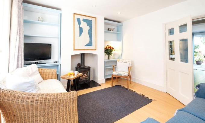 Aldeburgh House | 201 High Street