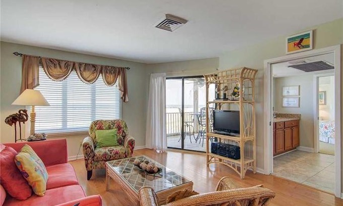 Isle of Palms Hotel | 202b Port O'call