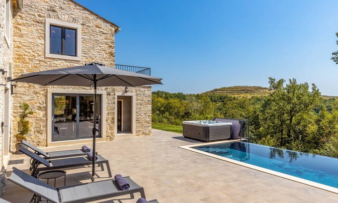 Buje Villa | 206 m² Villa ∙ 4 bedrooms ∙ 8 guests