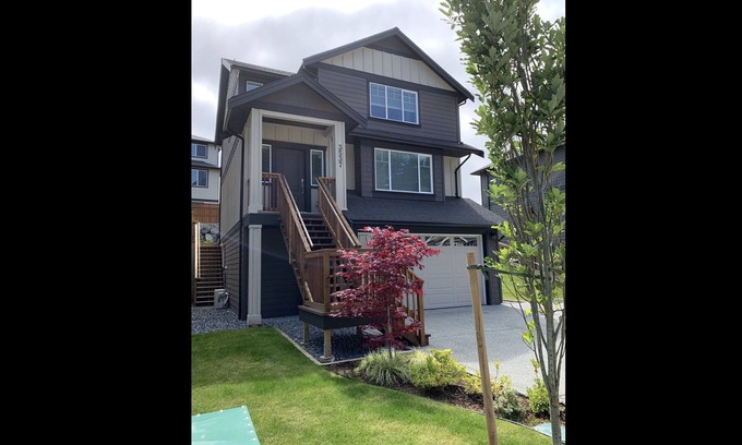 Langford Apartment | #208 Honeycrisp Ave - 3 Bed Lovely Upper Suite