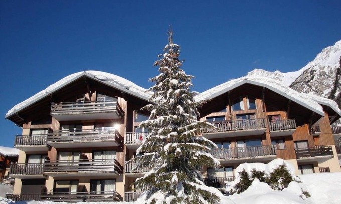 Pralognan-la-Vanoise Apartment | 20m from ski slopes, 1st floor, balcony, parking, tv, ski locker, 40m², Pralognan-la-Vanoise