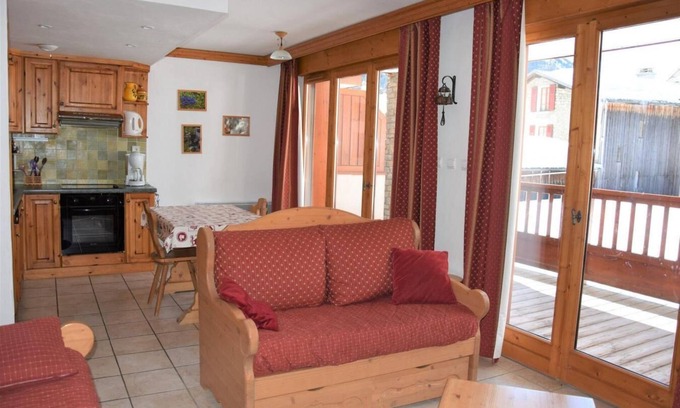 Pralognan-la-Vanoise Apartment | 20m from ski lifts, 1st floor, balcony, tv, ski locker, 50m², Pralognan-la-Vanoise