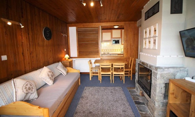 Le Lavachet Apartment | 20m from ski slopes, 1st floor, view mountain, balcony, tv, ski locker, 40m², Tignes