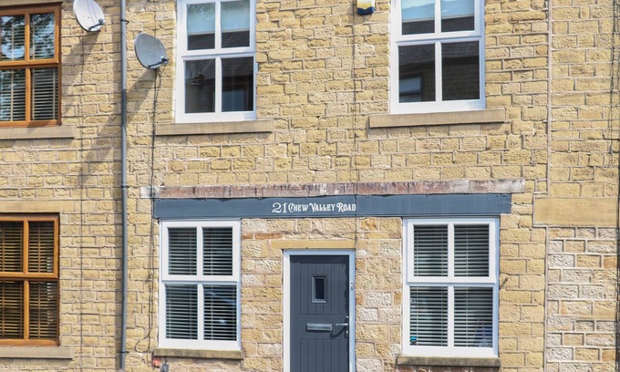 Dobcross House | 21 CHEW VALLEY ROAD, pet friendly, with open fire in Greenfield