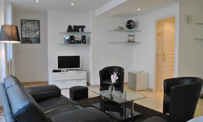 Cannes City Centre Apartment | 210 m² Apartment ∙ 6 bedrooms ∙ 12 guests