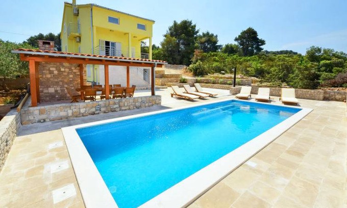 Necujam House | 210 m² House ∙ 6 bedrooms ∙ 12 guests