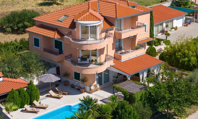 Mravince Villa | 210 m² Villa ∙ 6 bedrooms ∙ 10 guests