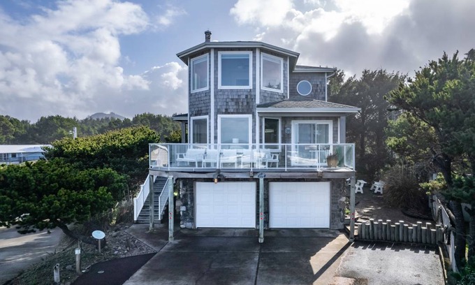 Beverly Beach House | 211 m² House ∙ 3 bedrooms ∙ 6 guests