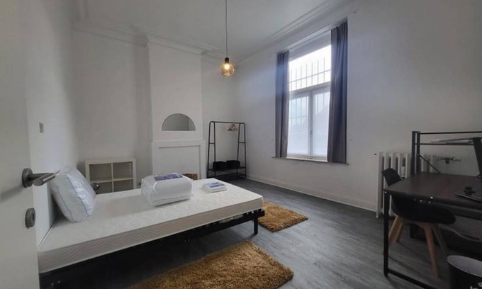 Charleroi Other | 215 m² Shared room ∙ 1 bedroom ∙ 1 guest