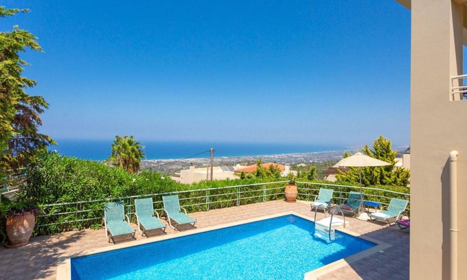 Roussospiti Villa | 220 m² Villa ∙ 4 bedrooms ∙ 9 guests