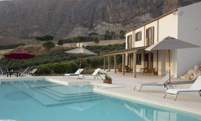 Erice Villa | 220 m² Villa ∙ 5 bedrooms ∙ 12 guests