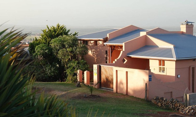 Wavecrest House | 225 m² House ∙ 4 bedrooms ∙ 7 guests