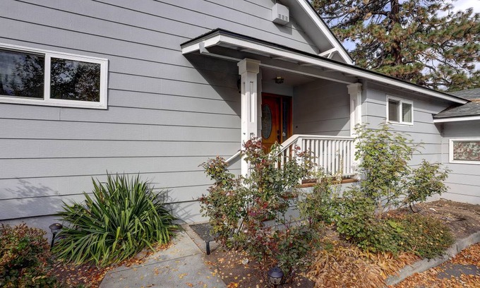 Orchard District House | 233 m² House ∙ 3 bedrooms ∙ 6 guests