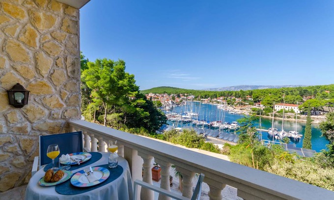 Vrboska Apartment | 25 m² Apartment ∙ 1 bedroom ∙ 2 guests