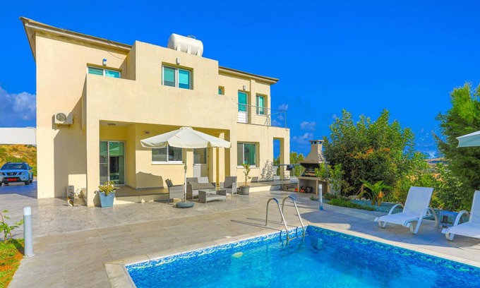 Goudi Villa | 250 m² Villa ∙ 4 bedrooms ∙ 7 guests