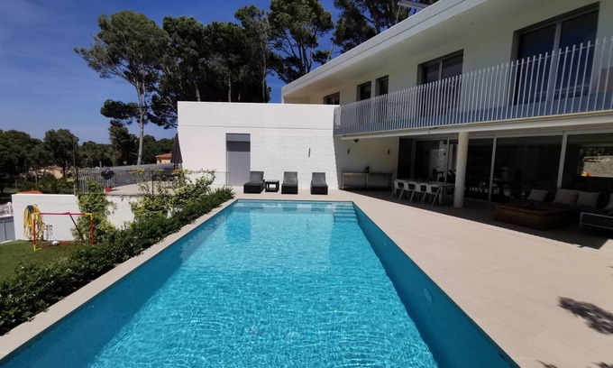 Pals Villa | 250 m² Villa ∙ 4 bedrooms ∙ 8 guests
