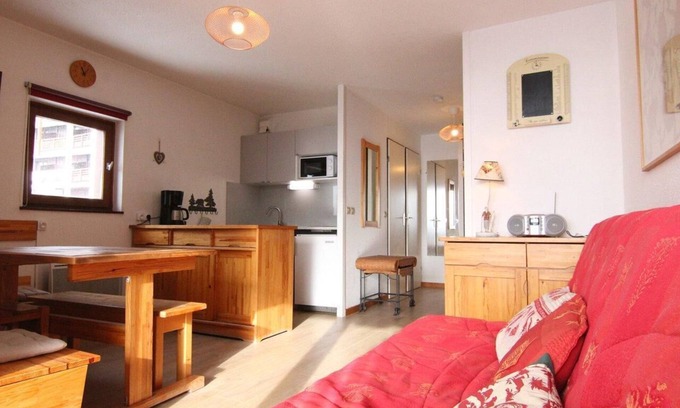 Eclose-Ouest Apartment | 250m from shops, 1st floor, balcony, tv, ski locker, 31m², Alpe d'Huez