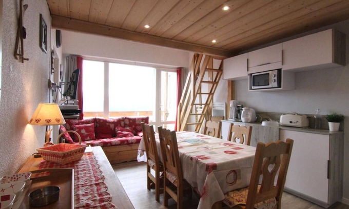 Eclose-Ouest Apartment | 250m from shops, 5th floor, balcony, tv, ski locker, 40m², Alpe d'Huez